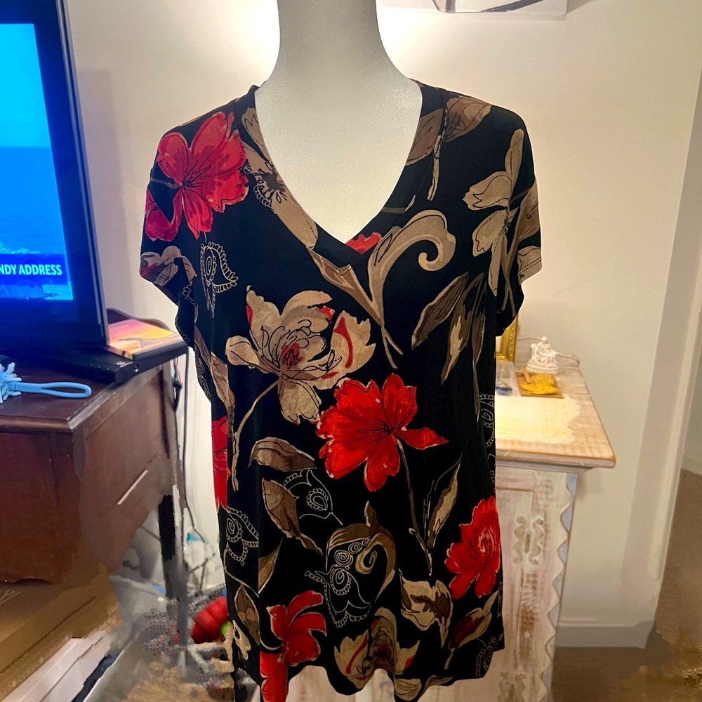 CHICO’S travelers short sleeved blouse